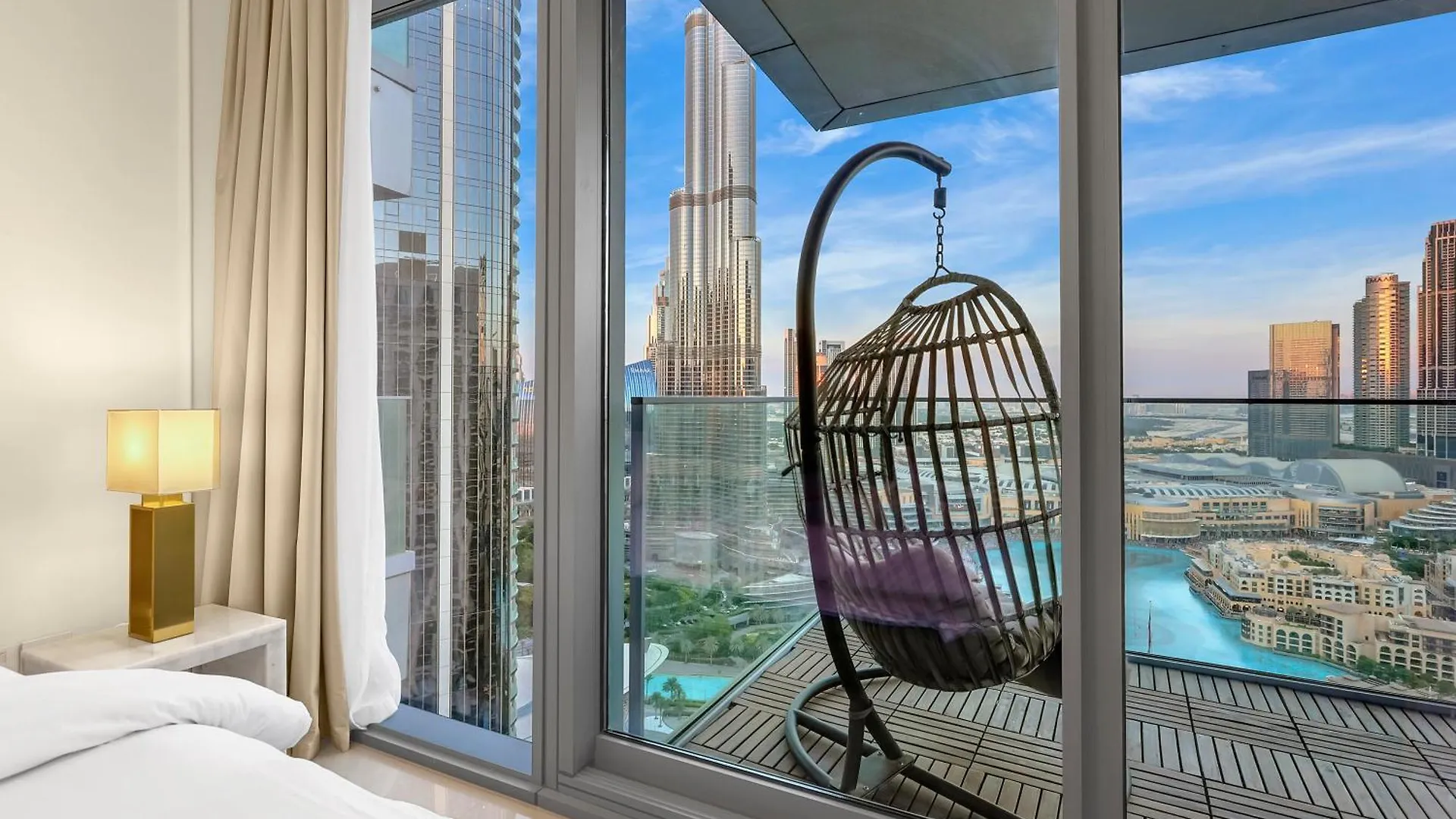 Amazing Downtown Dubai Flat With Pool Burj View Sleeps 10 Lägenhet