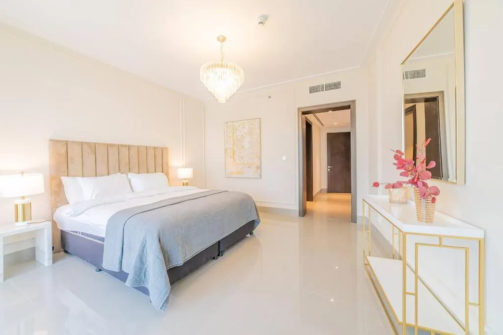 Apartment Amazing Downtown Dubai Flat With Pool Burj View Sleeps 10