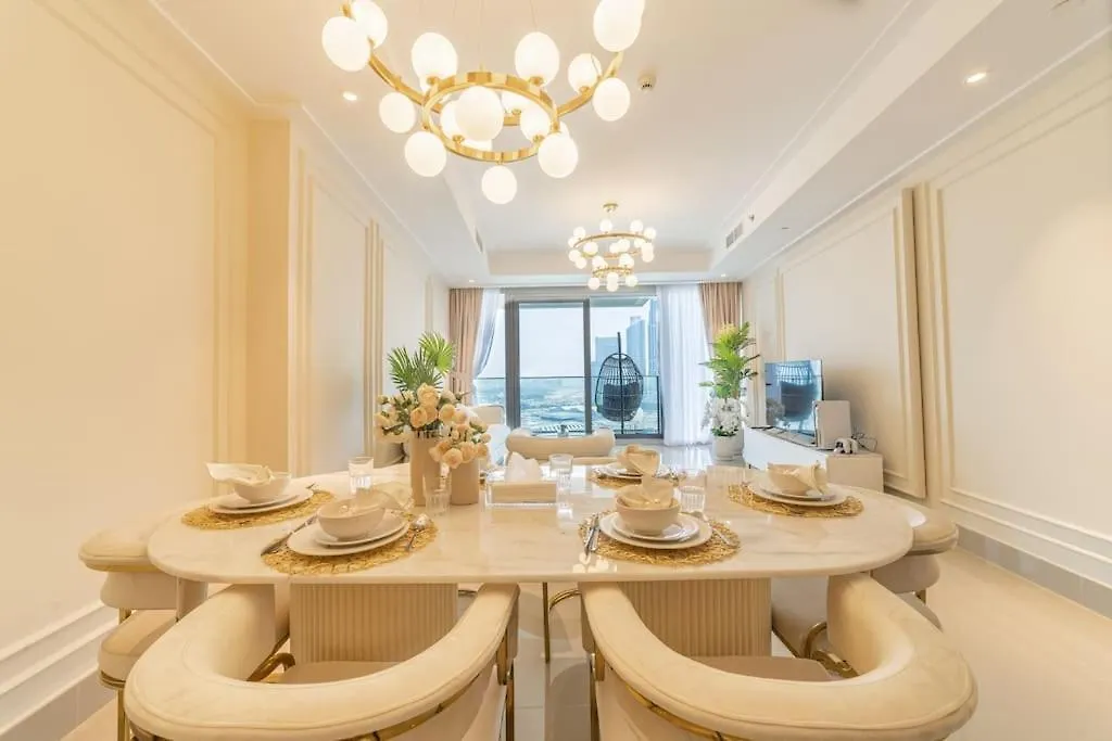 Amazing Downtown Dubai Flat With Pool Burj View Sleeps 10