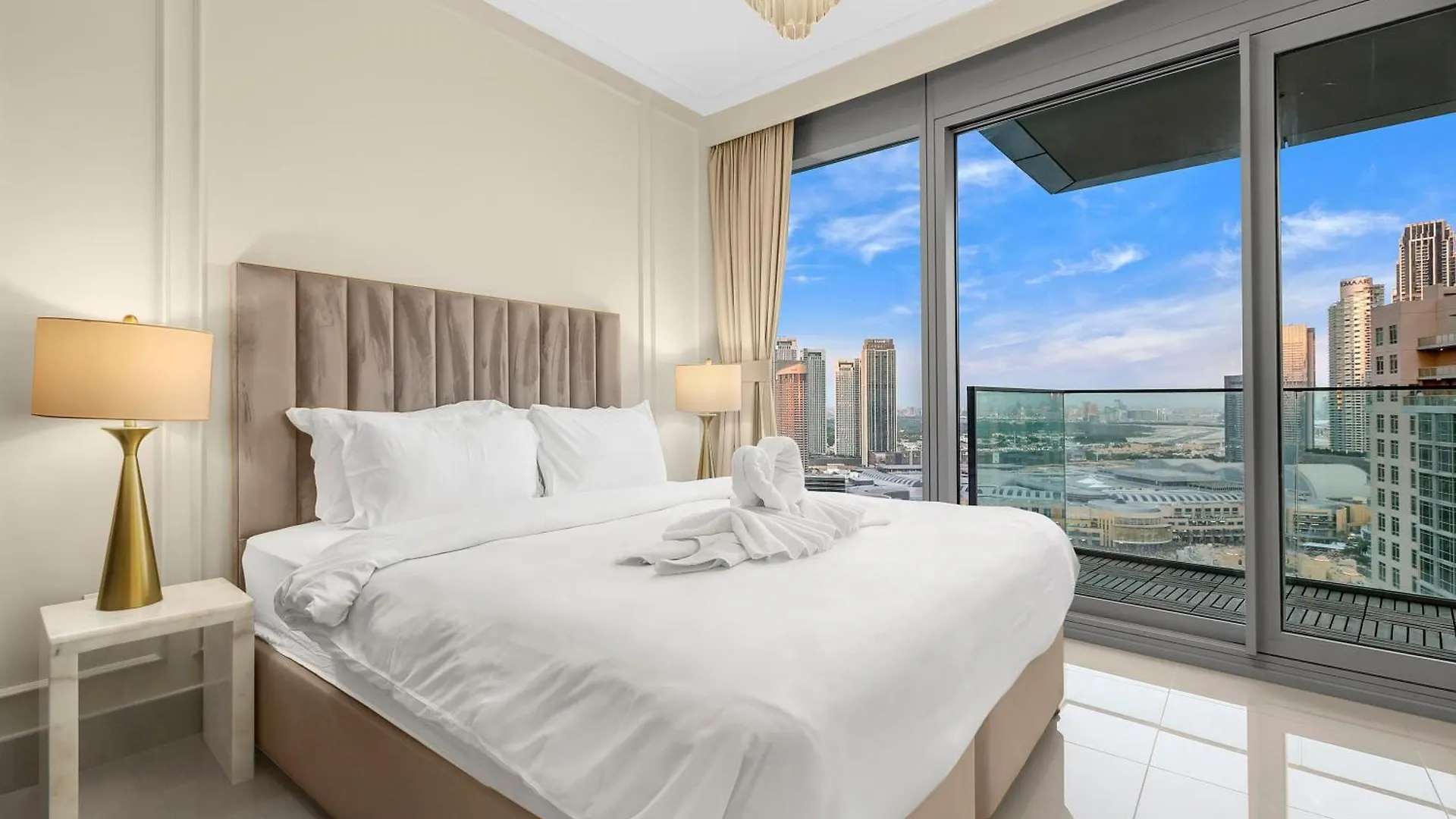 Amazing Downtown Dubai Flat With Pool Burj View Sleeps 10