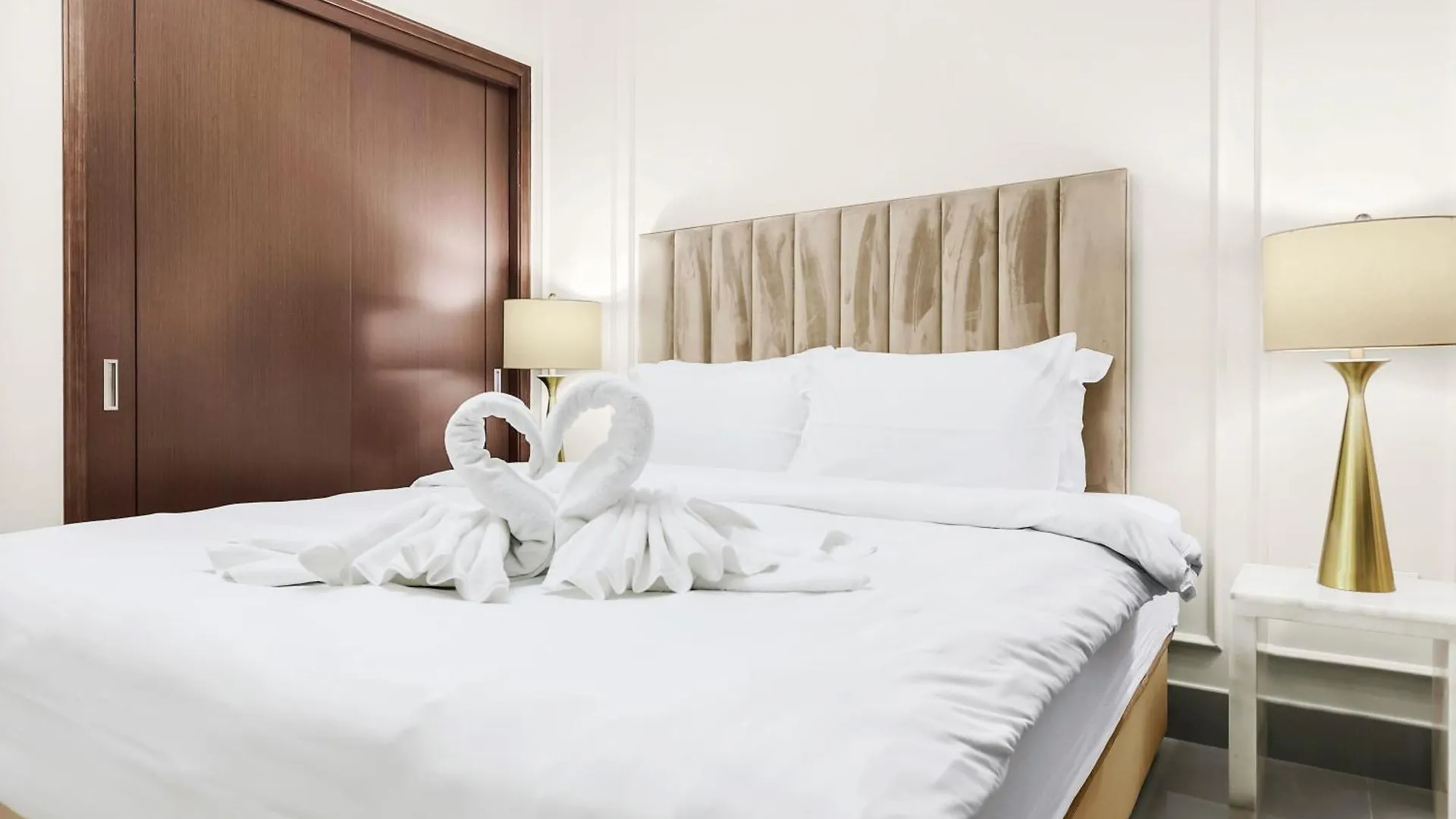 Apartment Amazing Downtown Dubai Flat With Pool Burj View Sleeps 10