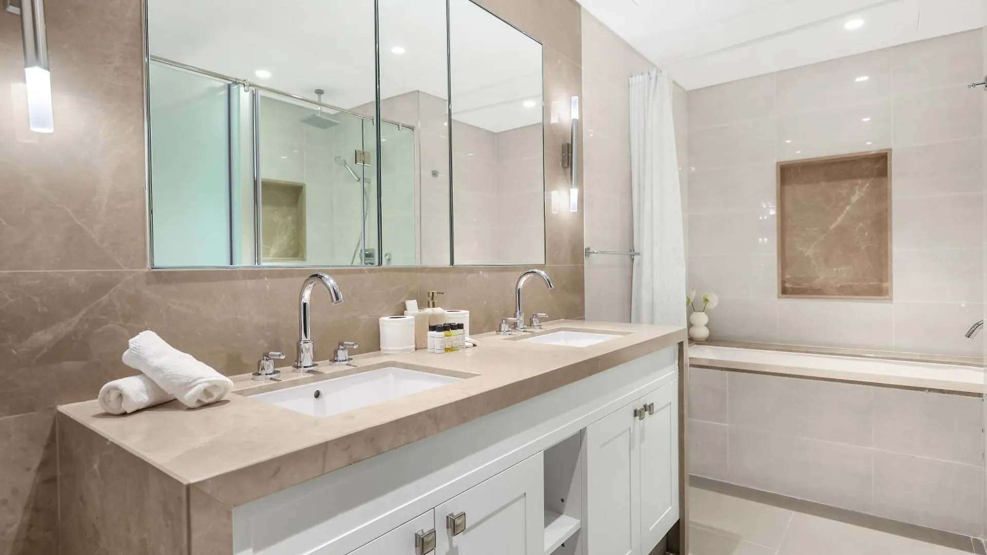 Amazing Downtown Dubai Flat With Pool Burj View Sleeps 10 0*,  United Arab Emirates